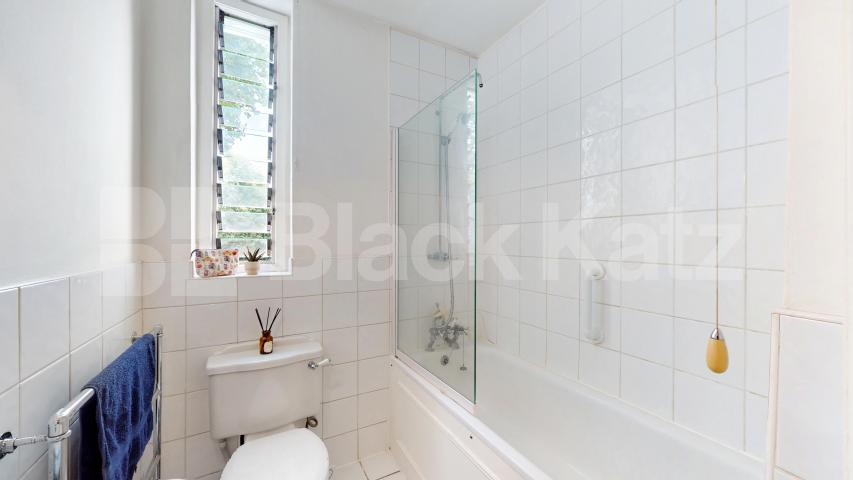 			1 Bedroom, 1 bath, 1 reception Flat			 Elsham Road, Holland Park/Kensington Olympia
